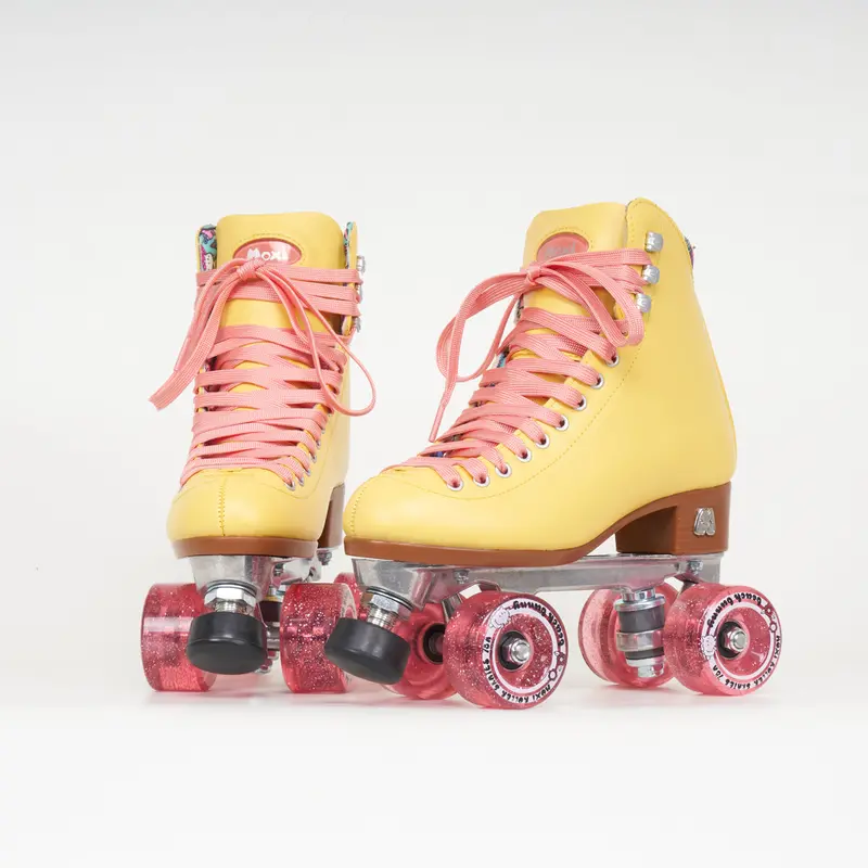 Moxi Beach Bunny Strawberry / Lemon Rollerskates 1