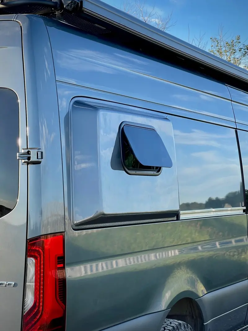 Windows: Broad Arrow Flat Window 497 X 297 (19"9/16 X 11"11/16) 1